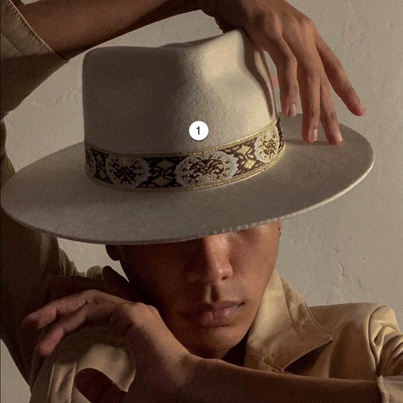 Lack of colour white hat - The Beverley - Picture 3 of 6